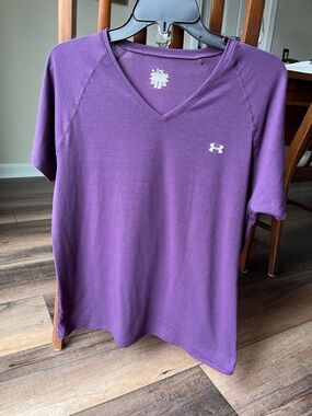 Under Armour Purple V-Neck XL lightweight T-shirt! Workout/everyday!